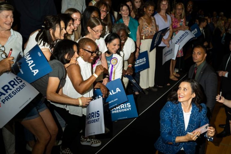 Top Democrats stress contrasts between Trump, Harris at Pa. rally